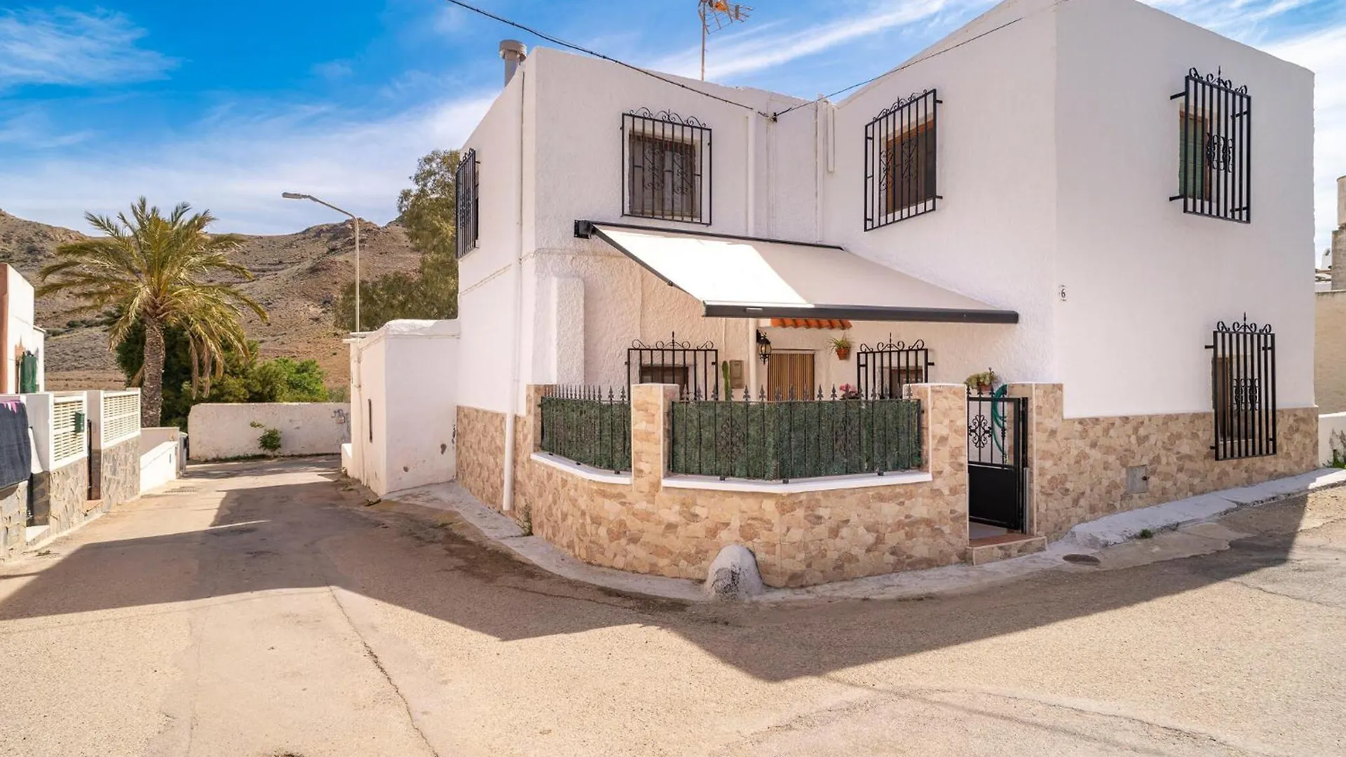 Cozy Apartment In Hortichuelas With Kitchenette Las Hortichuelas Bajas